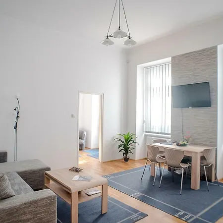 Regiposta Street 2 - Center Daire