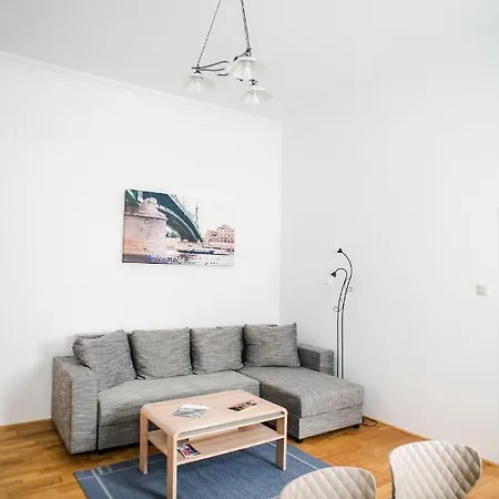 Regiposta Street 2 - Center Daire *